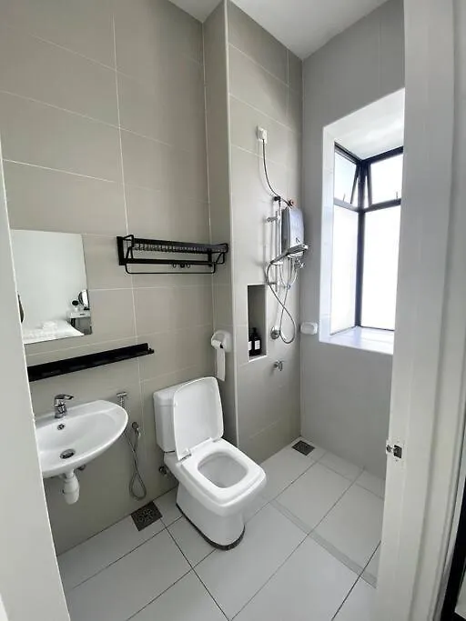 Bukit Indah Double Storey House Nearby Aeon - Legoland - Tuas - 9Pax Johor Bahru 0*,  Malaysia