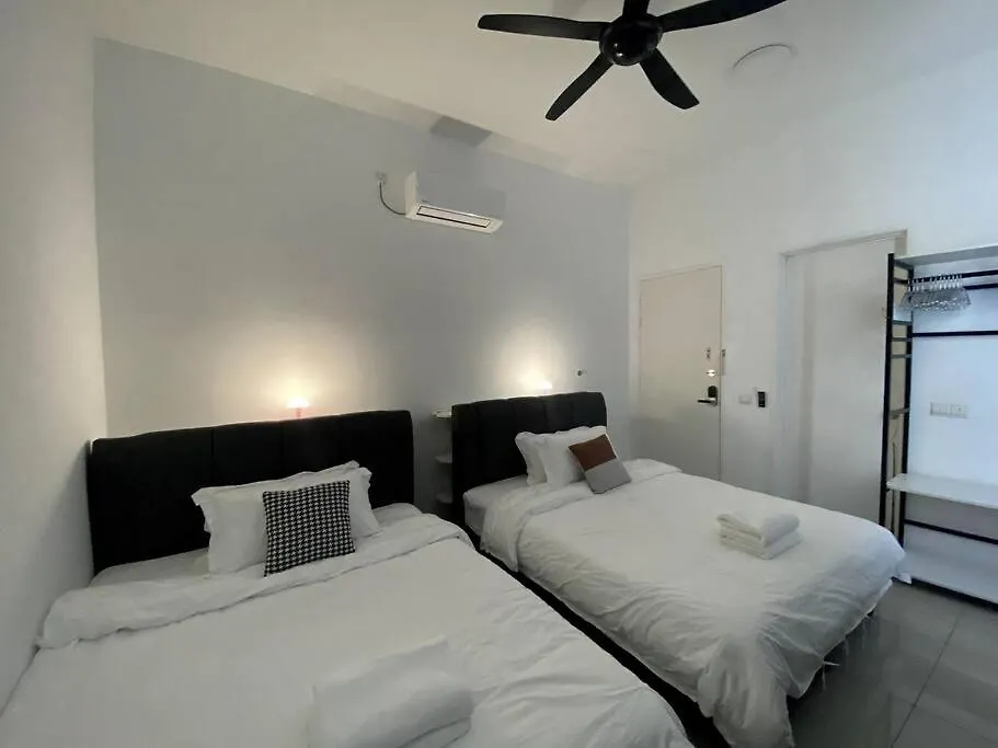 Bukit Indah Double Storey House Nearby Aeon - Legoland - Tuas - 9Pax Johor Bahru Holiday home