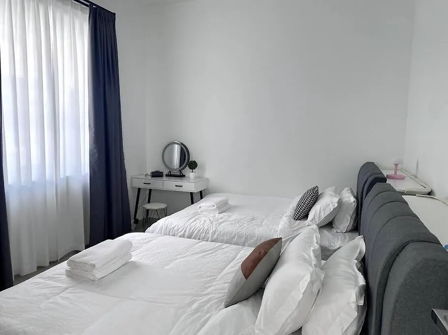 Bukit Indah Double Storey House Nearby Aeon - Legoland - Tuas - 9Pax Johor Bahru 0*,  Malaysia