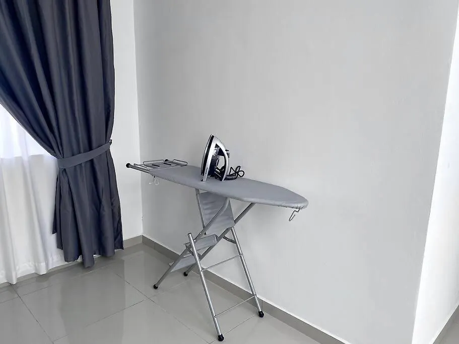 Bukit Indah Double Storey House Nearby Aeon - Legoland - Tuas - 9Pax Johor Bahru