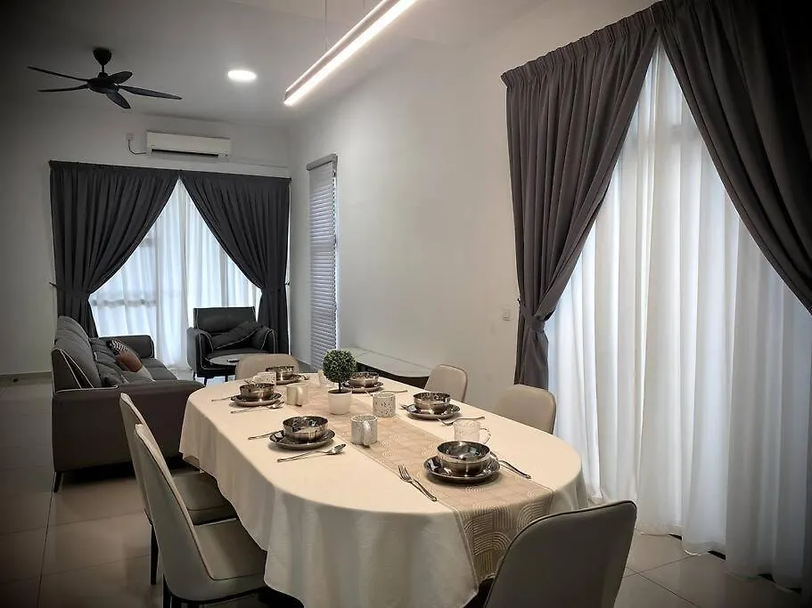 Holiday home Bukit Indah Double Storey House Nearby Aeon - Legoland - Tuas - 9Pax Johor Bahru